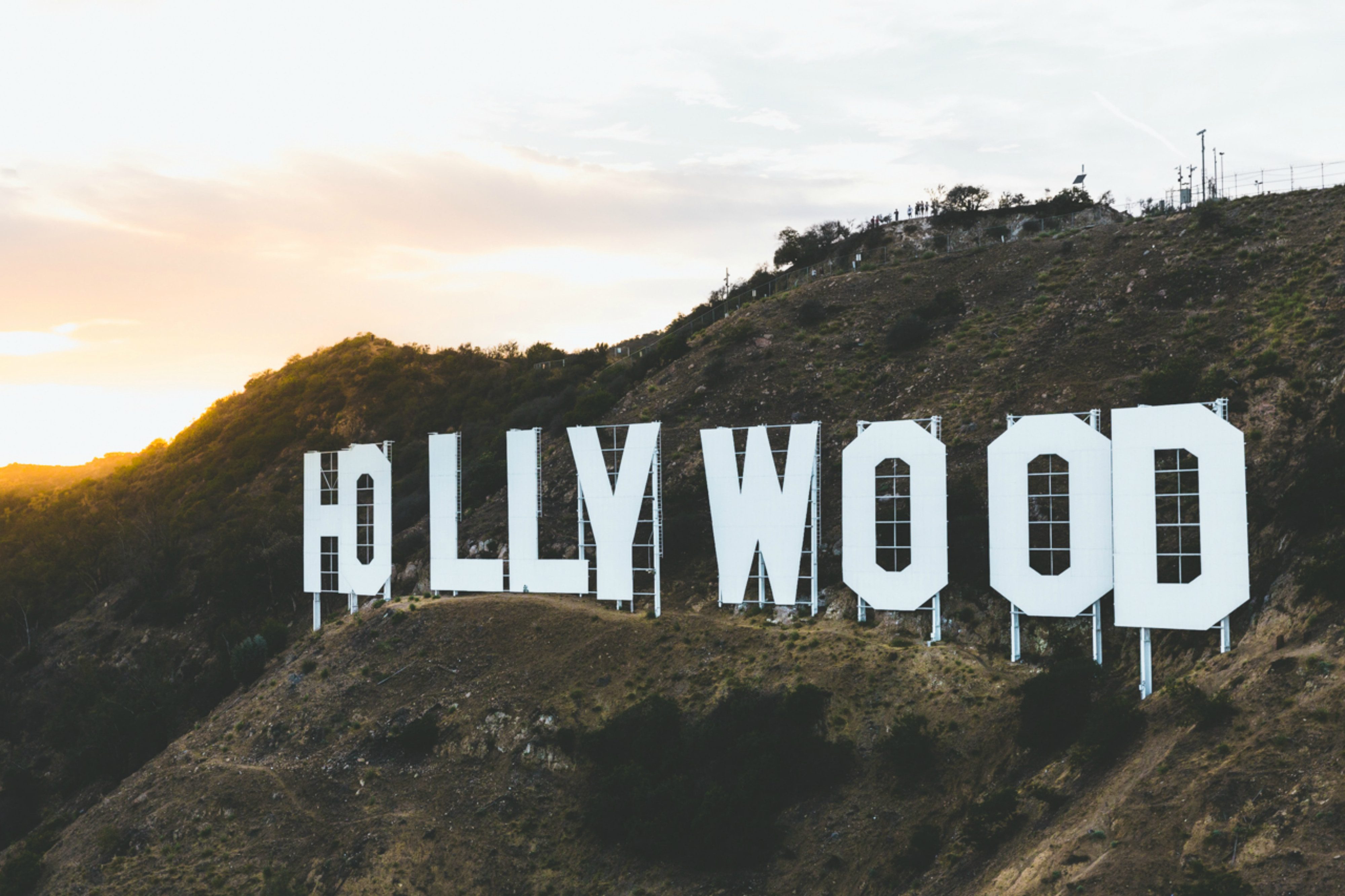 Suuri Hollywood-kyltti rinteessä